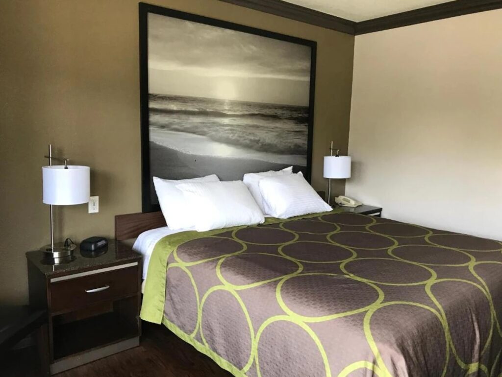 Skyways Hotel - Image 2