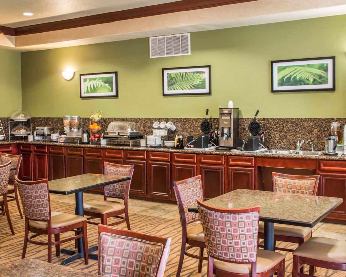 Sleep Inn & Suites at Six Flags - Image 4