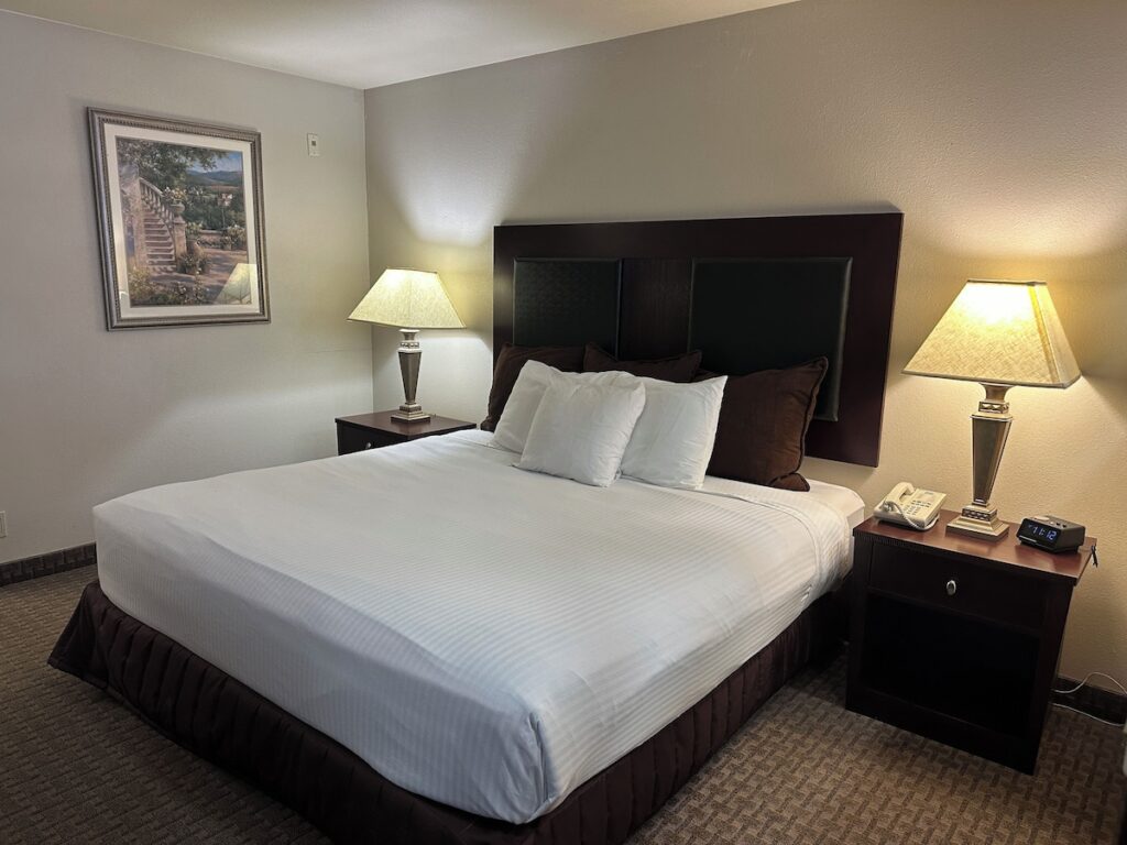 Sojourn Suites Portland Airport - Image 2