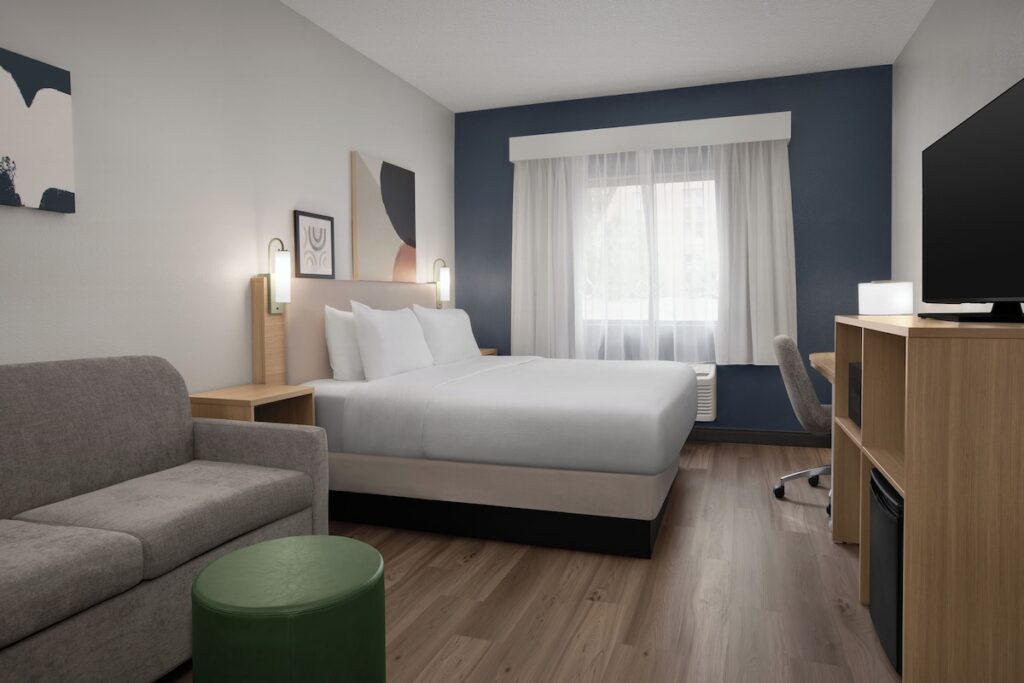 Spark by Hilton Lakewood Denver Southwest - Image 2