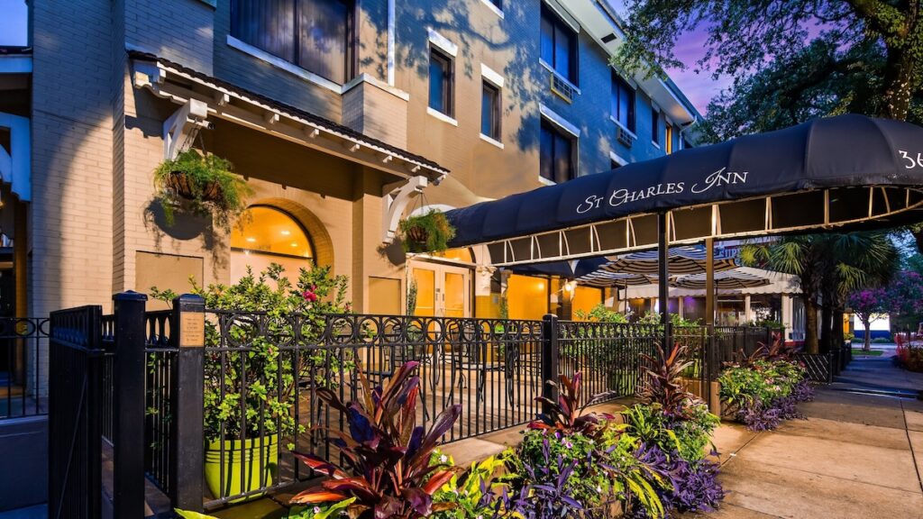 St Charles Inn, Superior Hotel