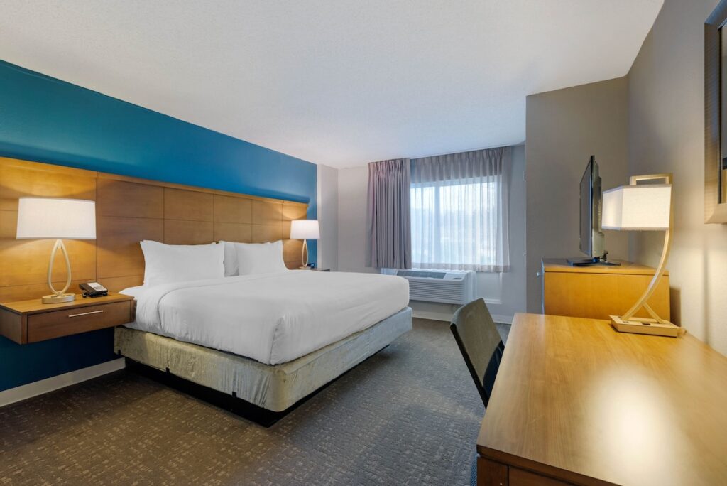 Staybridge Suites Orlando Royale Parc Suites by IHG - Image 6