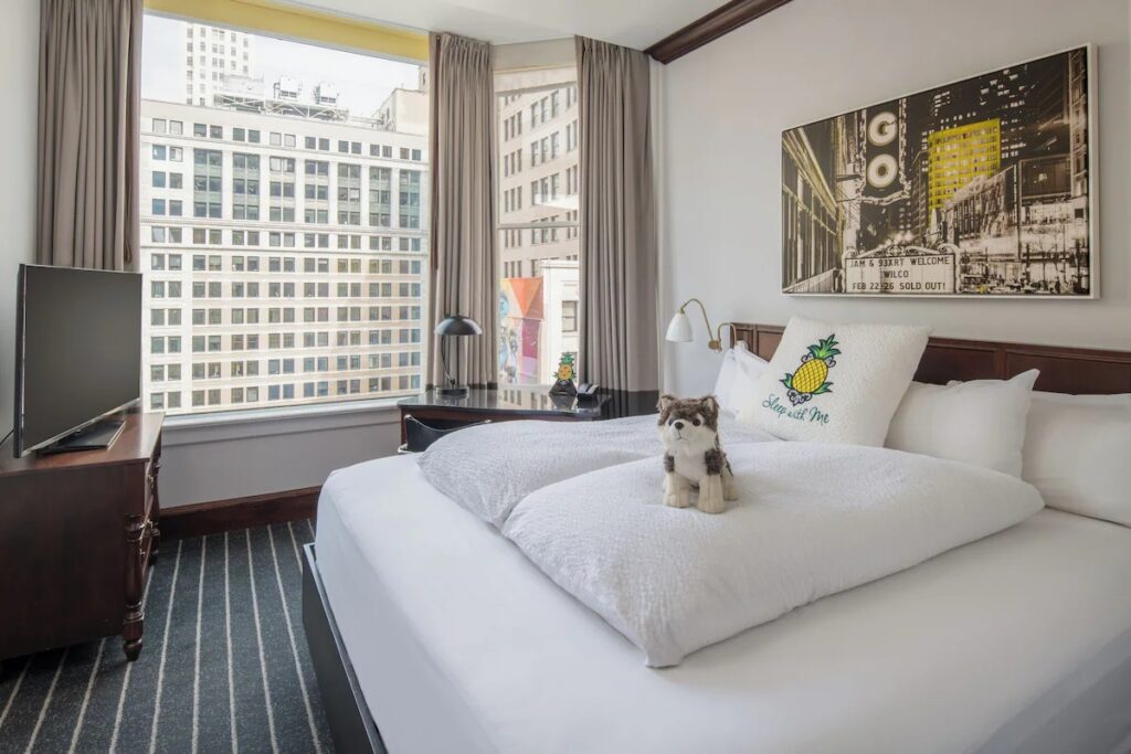 Staypineapple, An Iconic Hotel, The Loop - Image 2