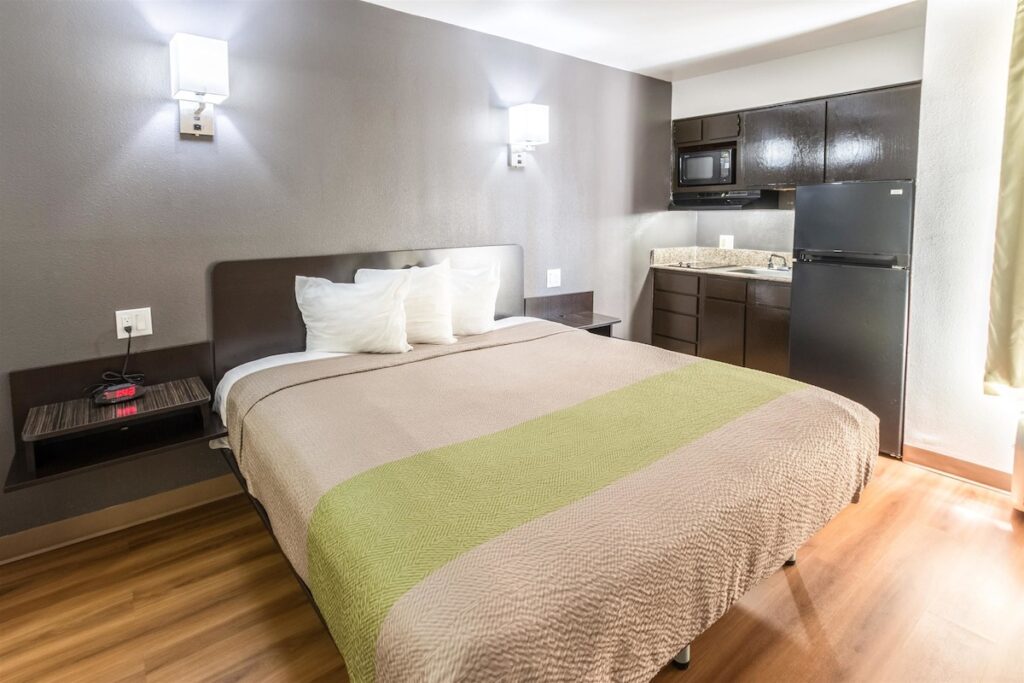 Studio 6-Arlington, TX - Image 2