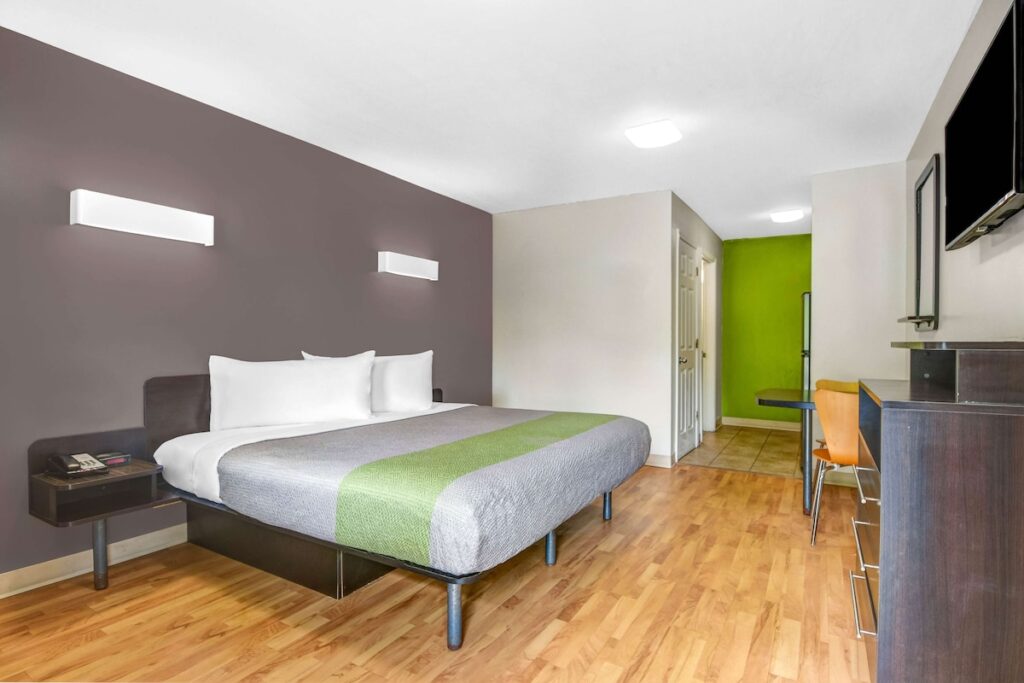 Studio 6-Atlanta, GA - Chamblee - Image 4