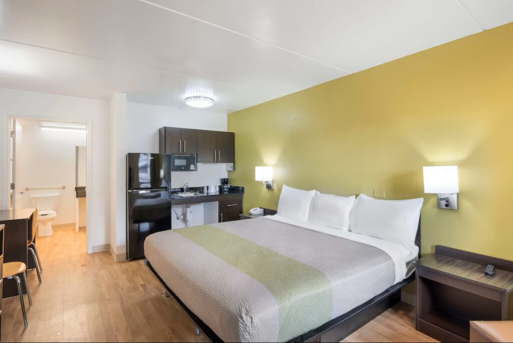 Studio 6 Colorado Springs, Colorado - Air Force Academy - Image 3