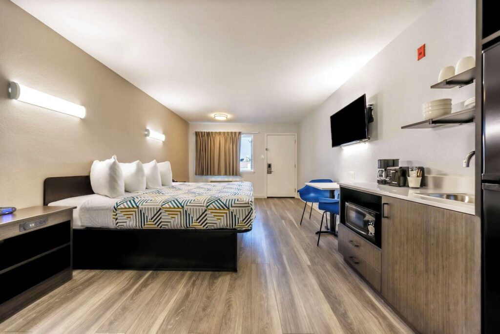 Studio 6 Fort Worth, TX - Stockyards East - Image 2