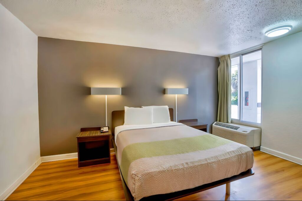 Studio 6 Gainesville, Fl - Image 2