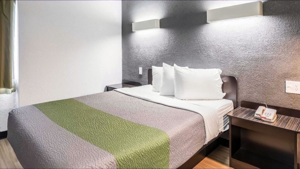 Studio 6-Indianapolis, IN - Image 3