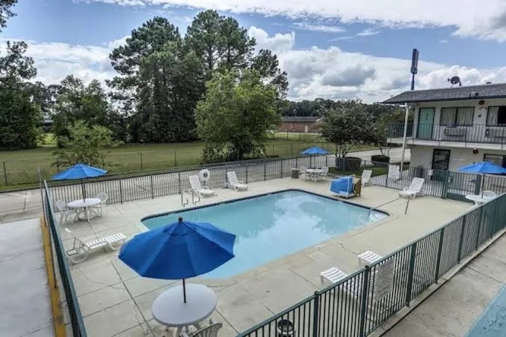 Studio 6 Lafayette, LA I-10 & I-49 N - Image 3