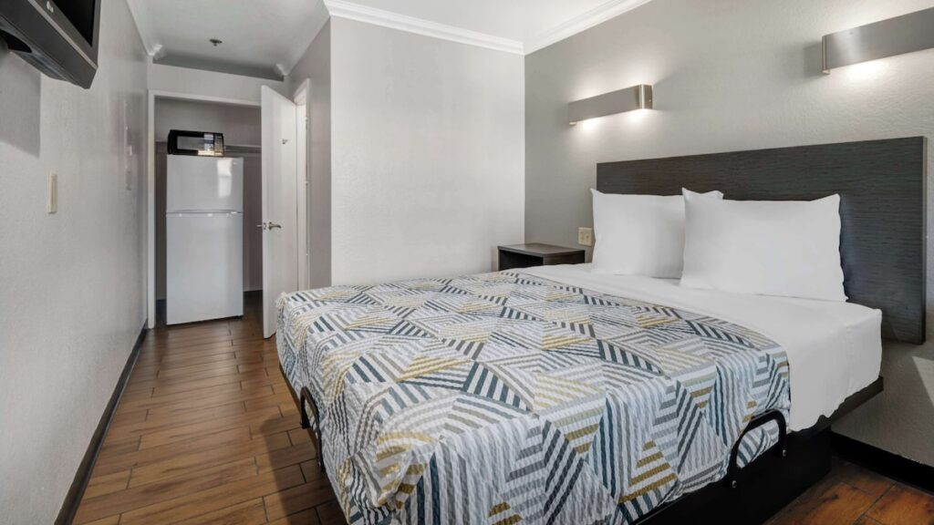 Studio 6 Ontario CA Convention Center Airport - Image 3