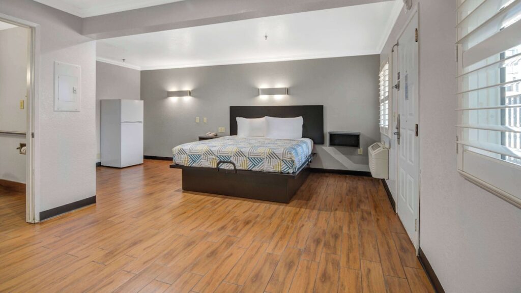 Studio 6 Ontario CA Convention Center Airport - Image 2