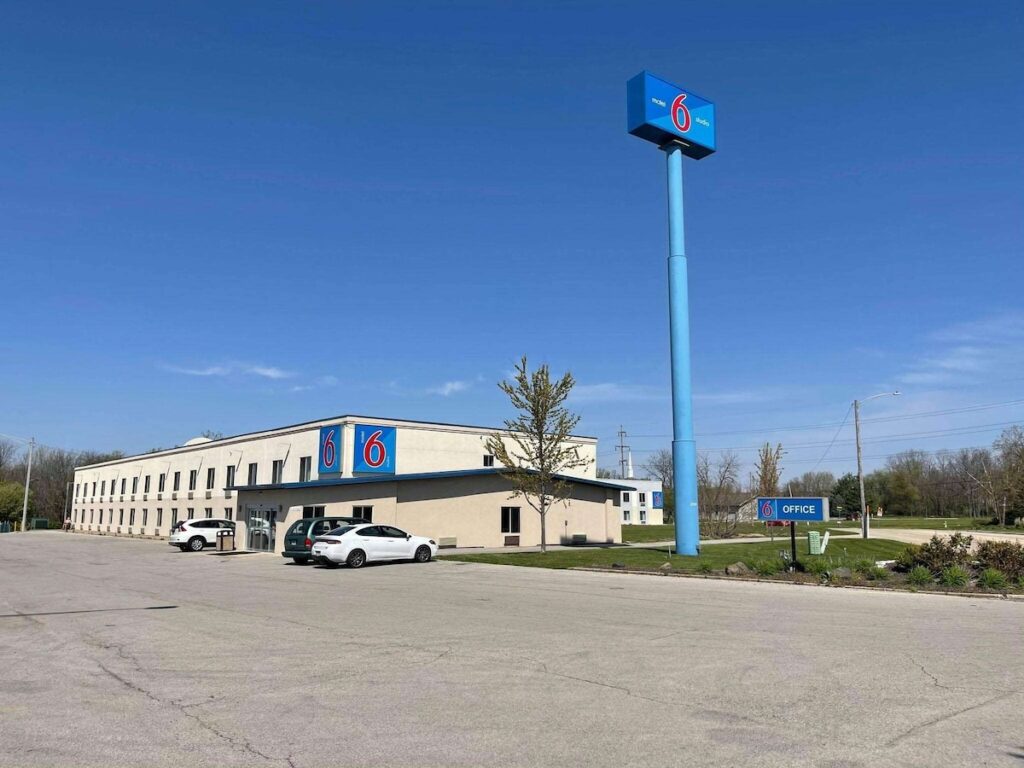 Studio 6 Peoria IL - Image 2