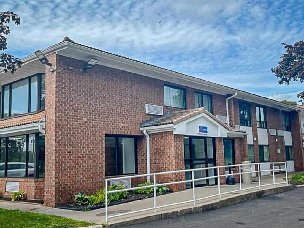 Studio 6 Suites East Syracuse Airport - Image 2