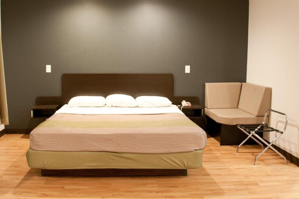 Studio 6 Suites Portland, OR Downtown OHSU - Image 2