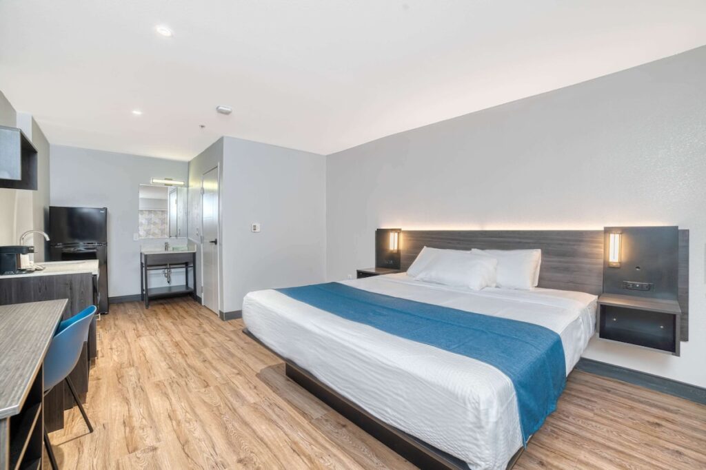 Studio 6 Suites Stockton, CA Waterfront - Image 5