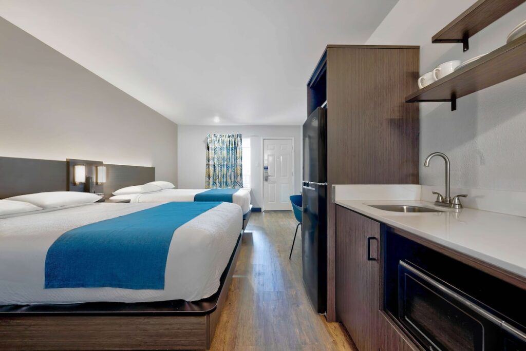 Studio 6 Waco Downtown Baylor - Image 3