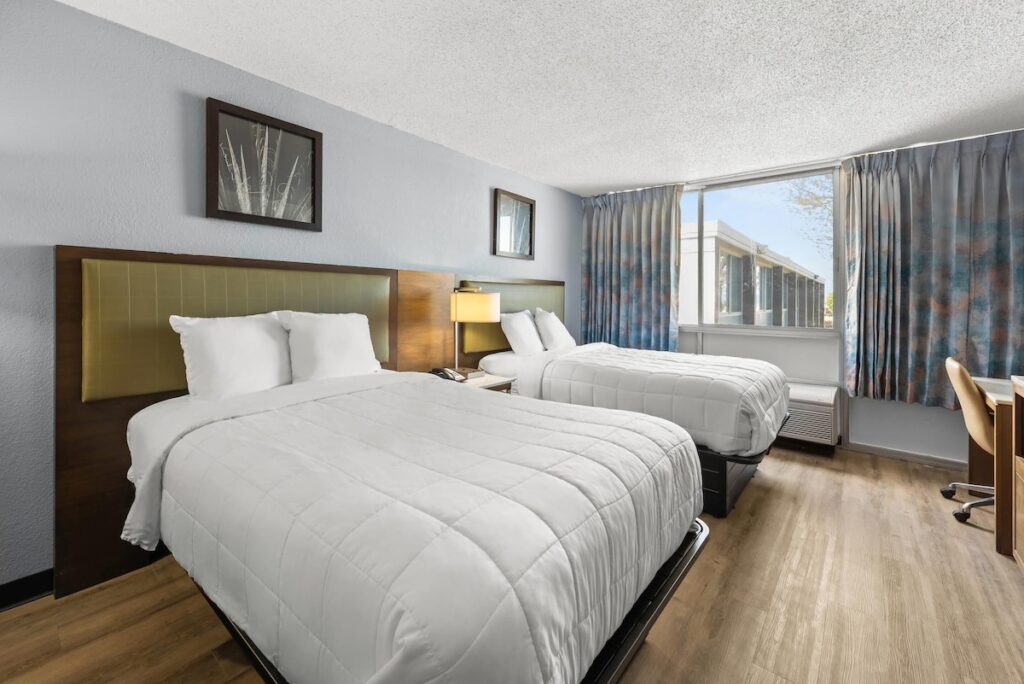 Suburban Studios Fairborn - Dayton - Image 3