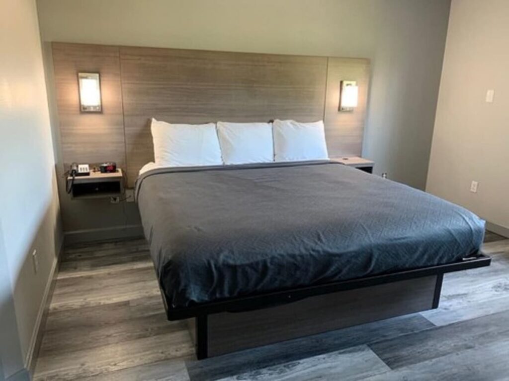 Suburban Studios near Panama City Beach - Image 4