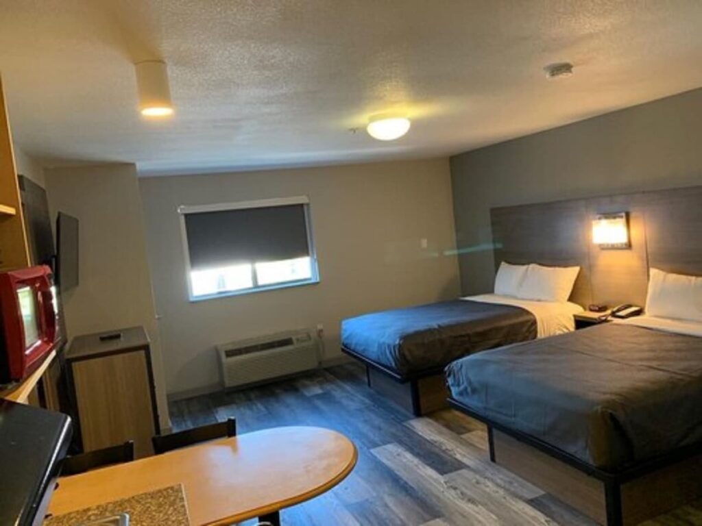 Suburban Studios near Panama City Beach - Image 3