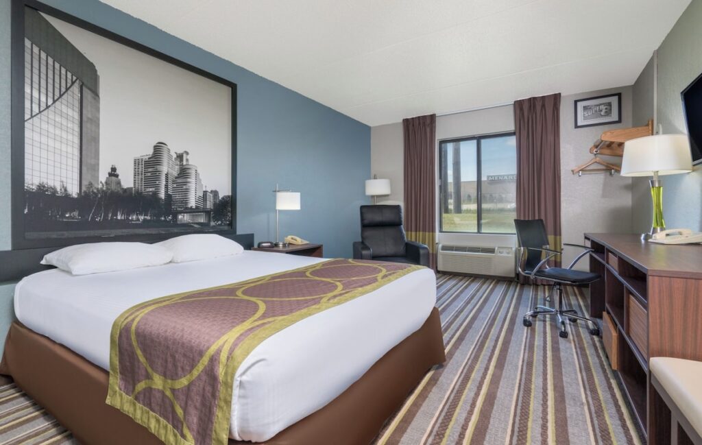 Super 8 by Wyndham Bakersfield South CA - Image 5