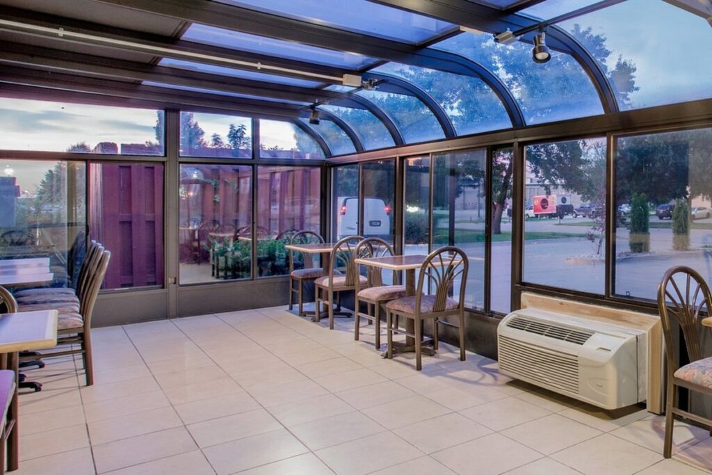 Super 8 by Wyndham Champaign - Image 4