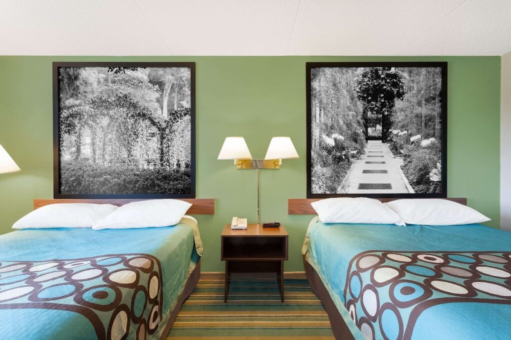 Super 8 by Wyndham Harrisburg Hershey West - Image 3