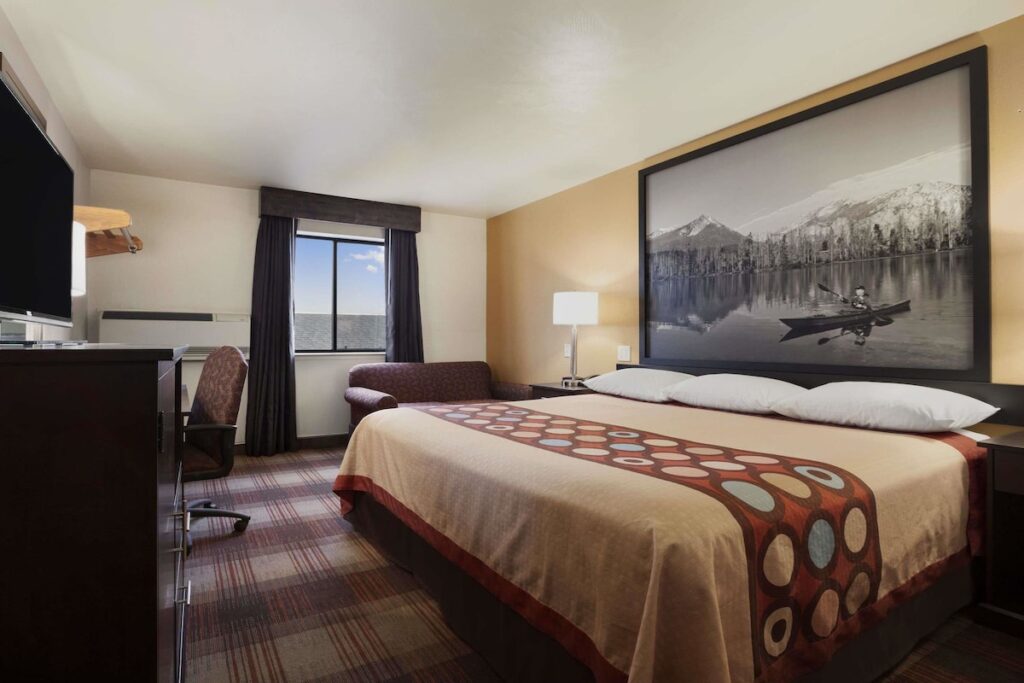 Super 8 by Wyndham Idaho Falls - Image 2