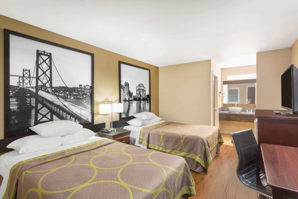 Super 8 by Wyndham Martinez - Image 2