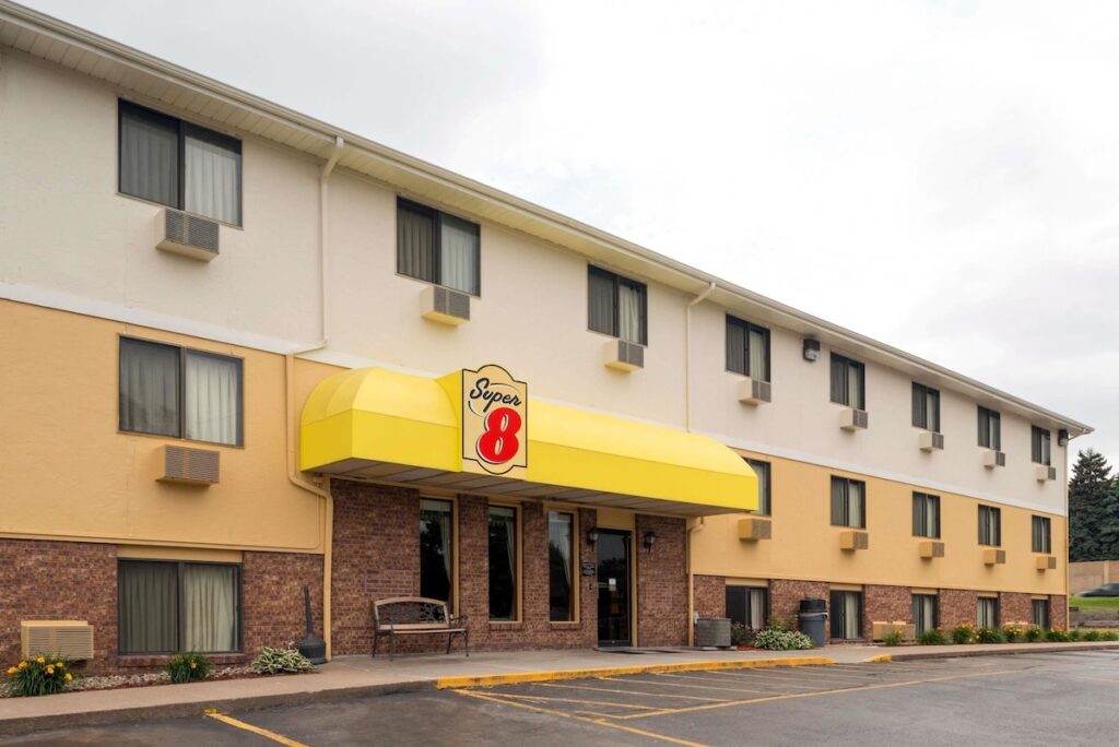 Super 8 by Wyndham Omaha/West Dodge