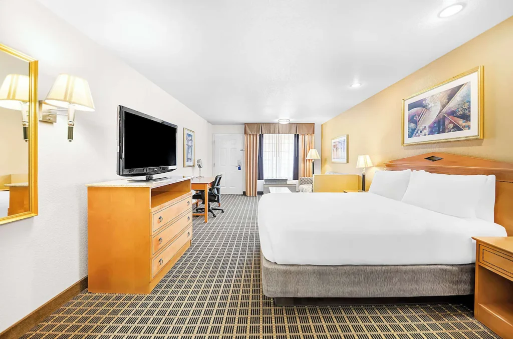 SureStayPlus Hotel by Best Western San Jose Central City - Image 4