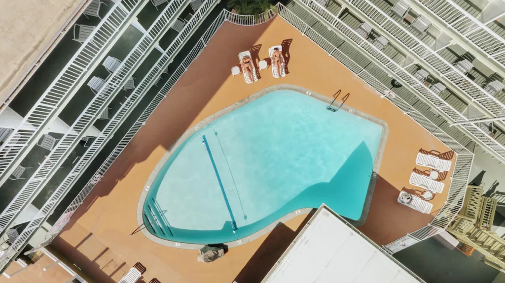 Surfer Beach Hotel - Image 5