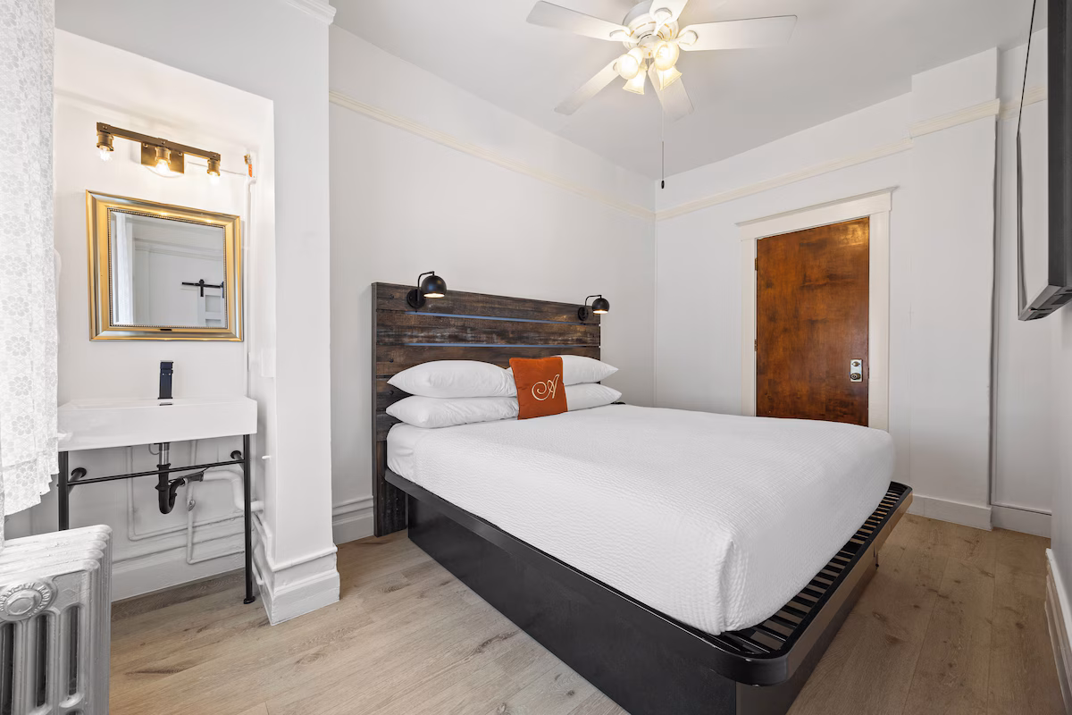 The Andrews Hotel - Image 4