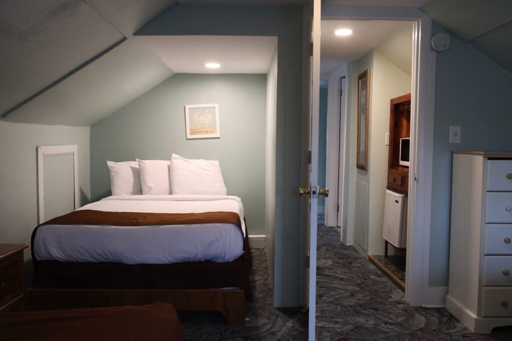 The Burgundy Inn Hotel and Apartments - Image 4