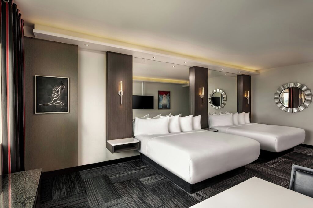 The Davenport Grand, Autograph Collection - Image 4