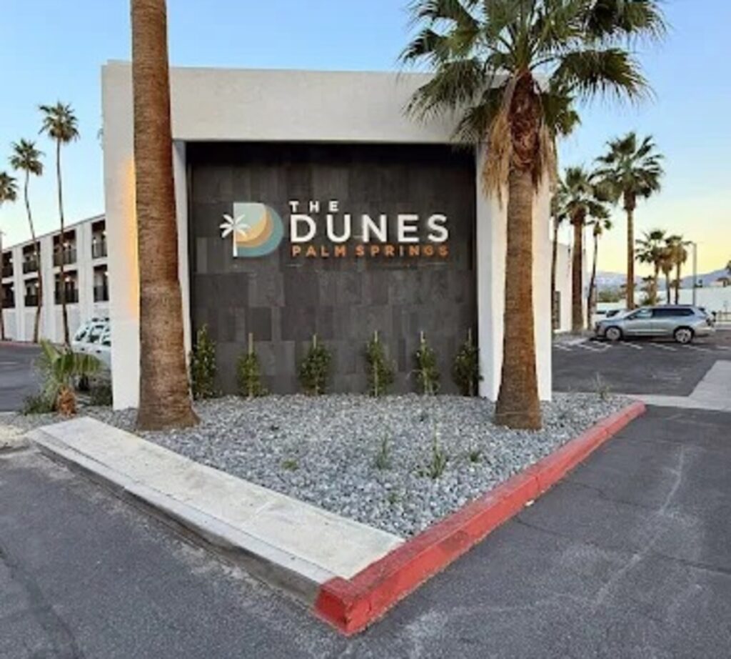 The Dunes Hotel (Palm Springs) - Image 2