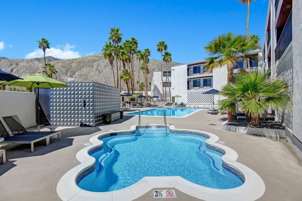 The Dunes Hotel (Palm Springs) - Image 3
