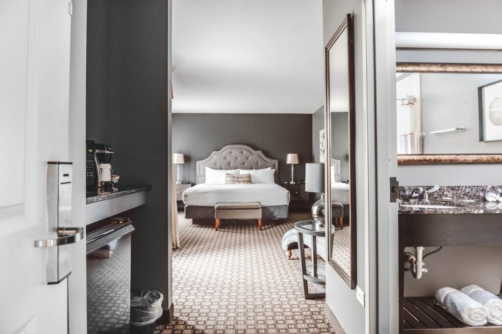 The Inn On Sheridan - Image 4