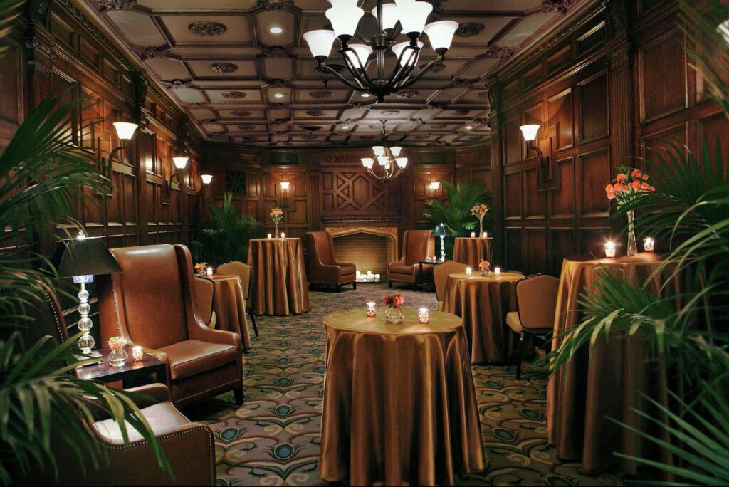 The Palmer House Hilton - Image 5