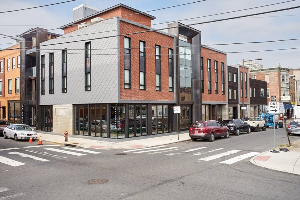 The Queen Hotel Queen Village, Sonder by Marriott Bonvoy - Image 2