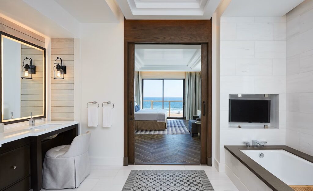 The Waterfront Beach Resort, A Hilton Hotel - Image 2