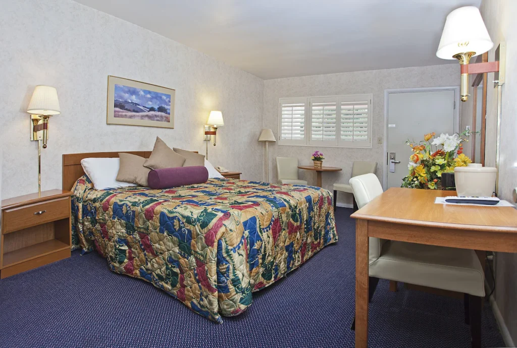 Town House Motel - Image 3