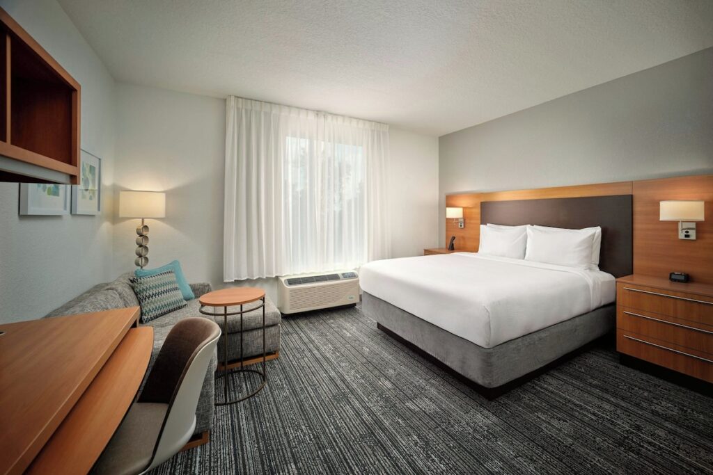 TownePlace Suites Orlando at FLAMINGO CROSSINGS® Town Center/Western Entrance - Image 6