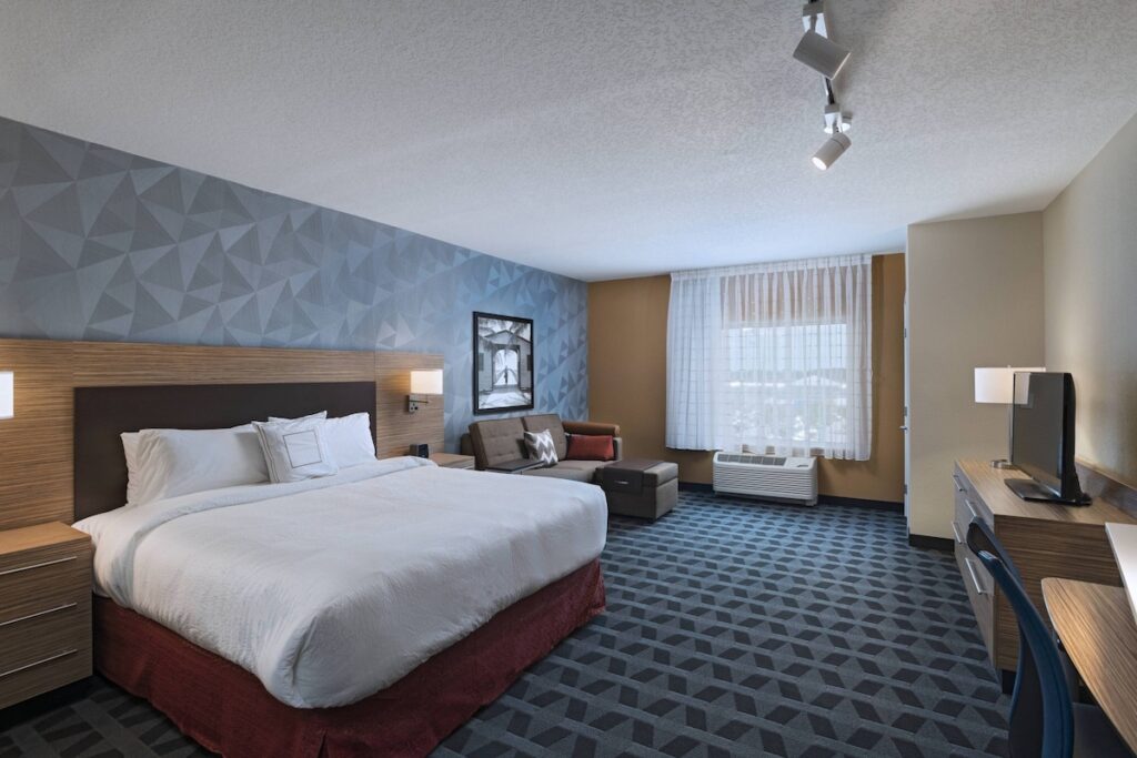 TownePlace Suites by Marriott Naples - Image 2