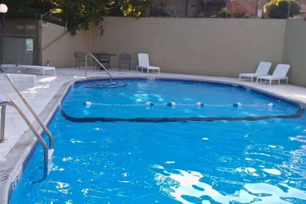 Traveler's Inn - Image 4