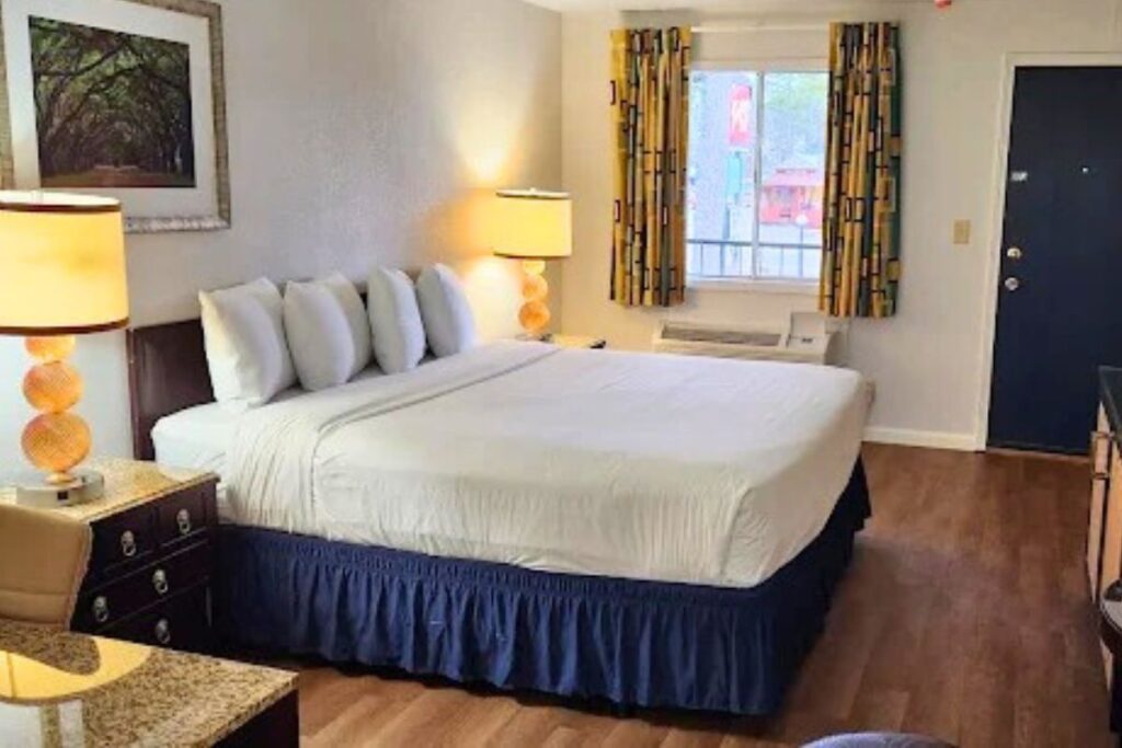 Traveler's Inn - Image 2