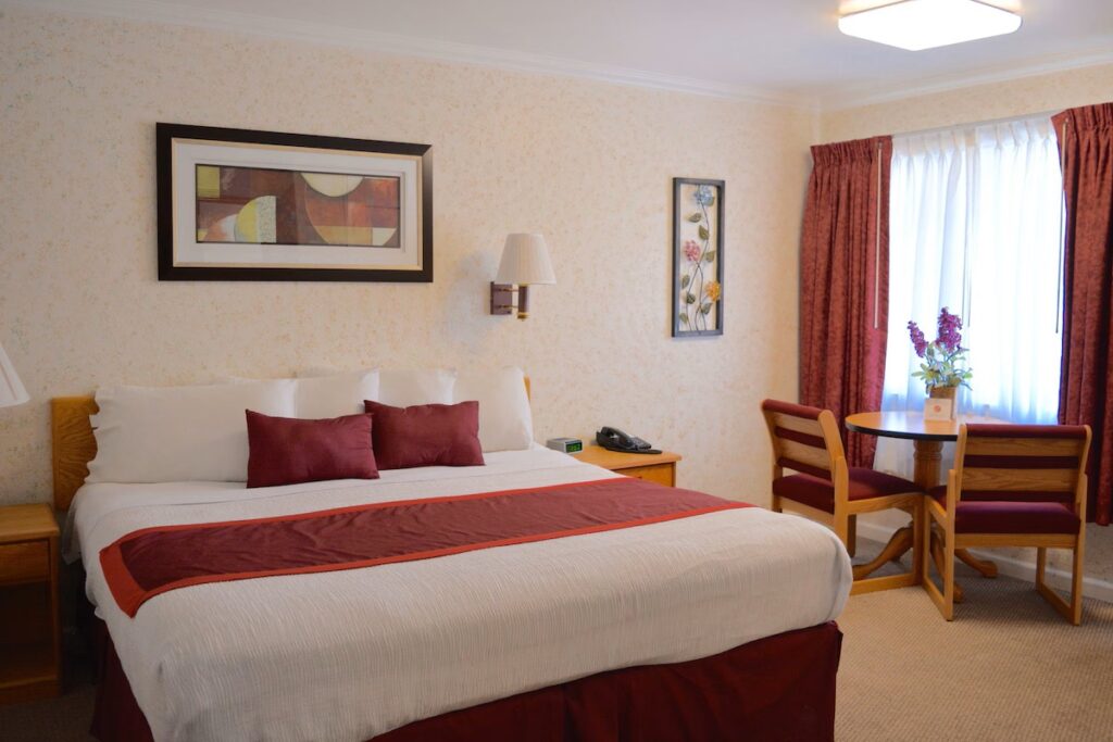 Travelers Inn - Image 2