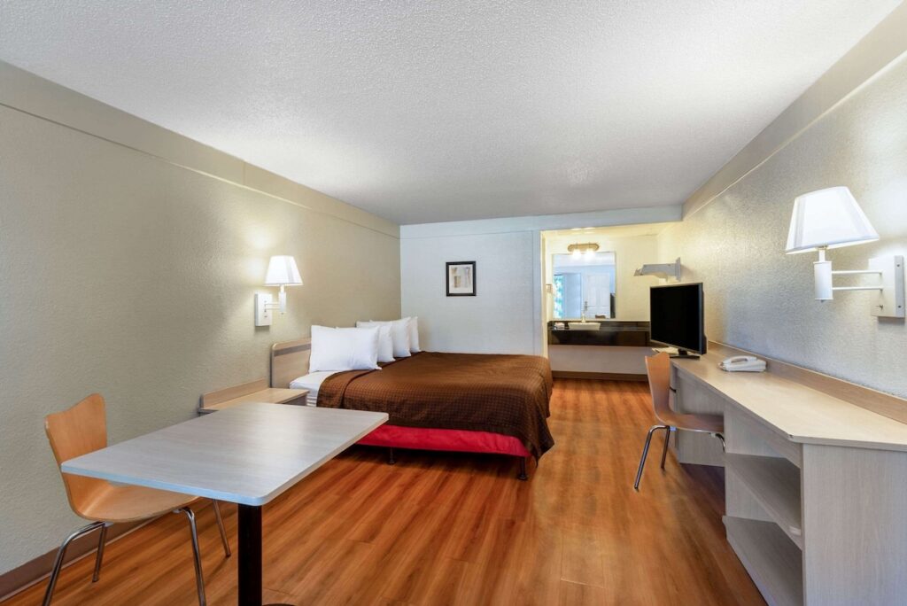 Travelodge by Wyndham Essington / Philadelphia Airport - Image 3