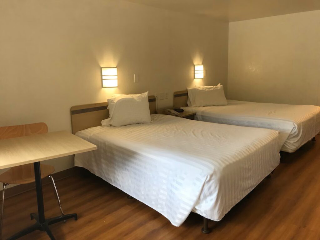 Travelodge by Wyndham Fayetteville - Image 3