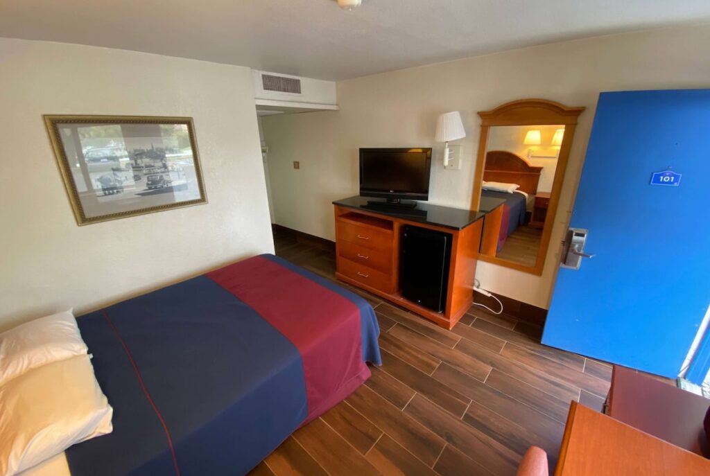 Travelodge by Wyndham Grand Rapids North - Image 5